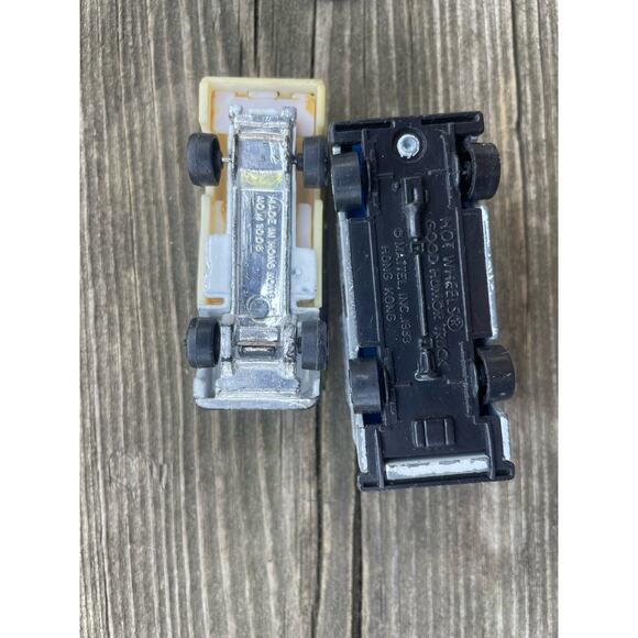 2 vintage Ice Cream Trucks Howard Johnsons Strawberry Hot Wheels Good Humor - Picture 2 of 7